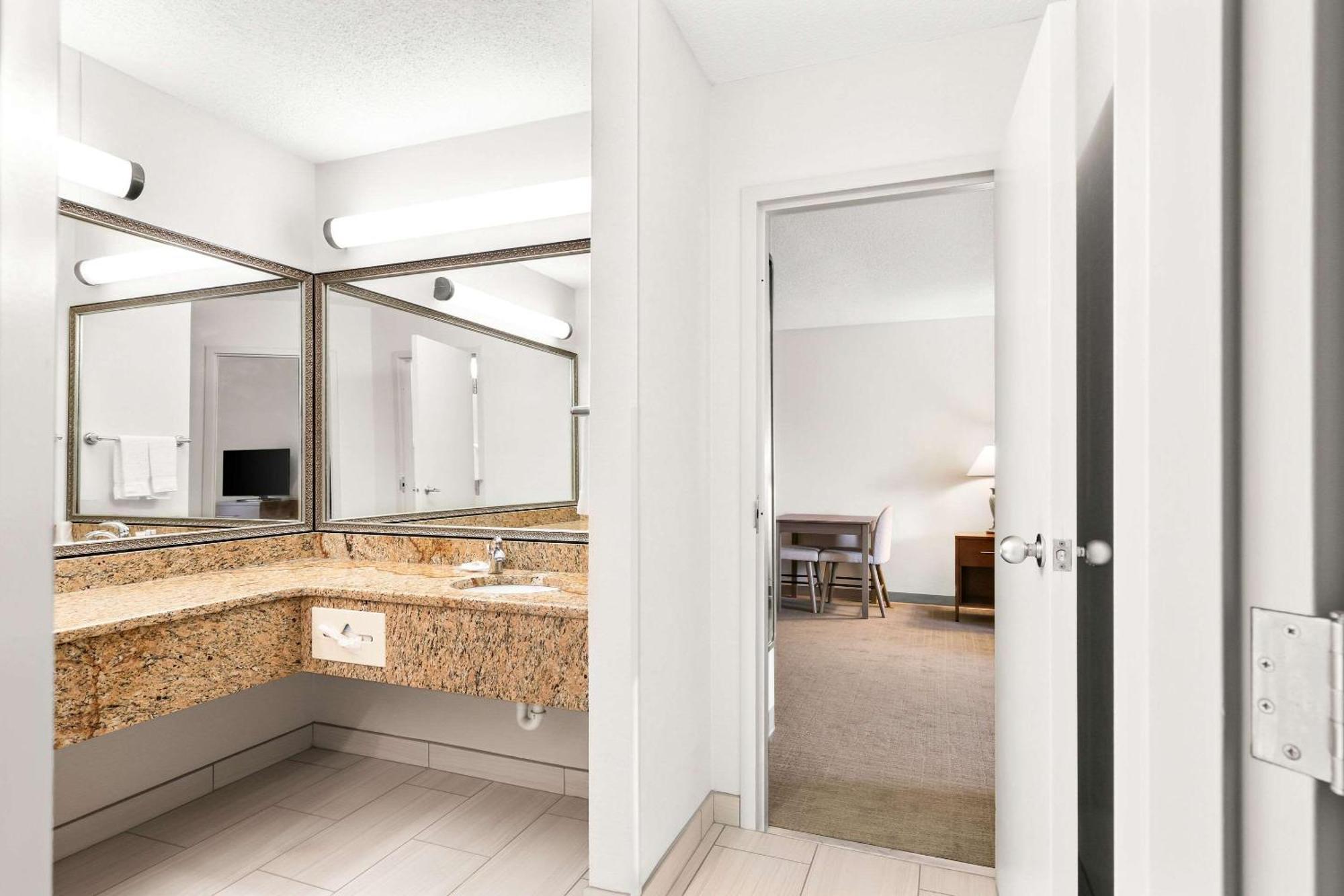 Comfort Inn Pocono Lakes Region Lake Ariel Luaran gambar